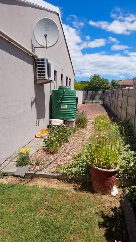 4 Bedroom Property for Sale in Uitzicht Western Cape